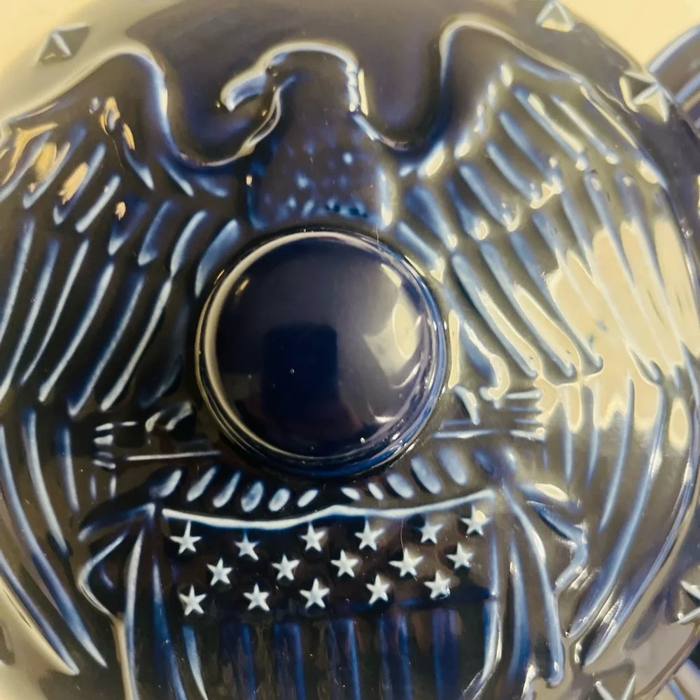 Longaberger American Eagle 1.5-quart covered casserole dish - Picture 6 of 6